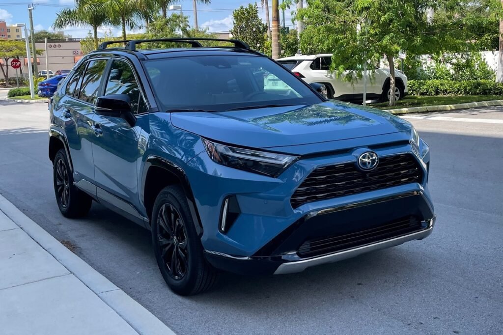 should-you-buy-a-2022-toyota-rav4-or-wait-for-2023?