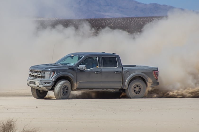 listen-to-the-v8-powered-ford-f-150-raptor-r-scream!