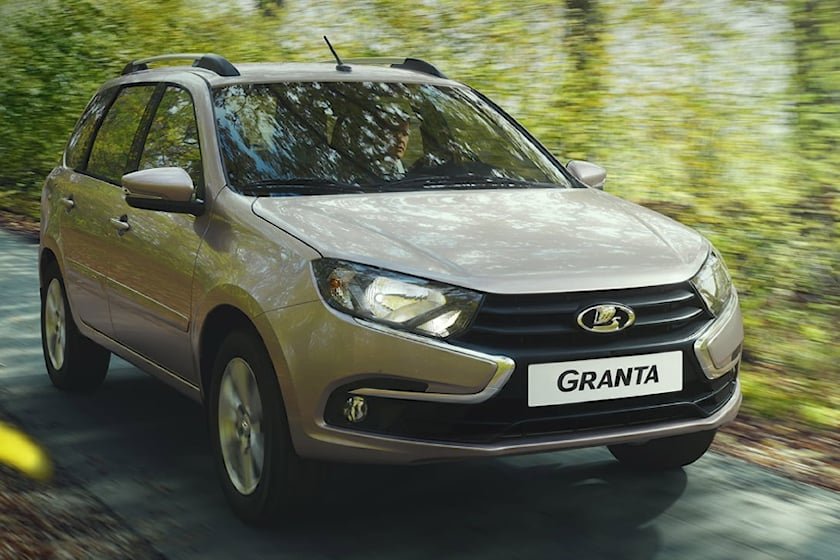 russia-gets-back-to-building-cars-and-the-result-is-terrifying