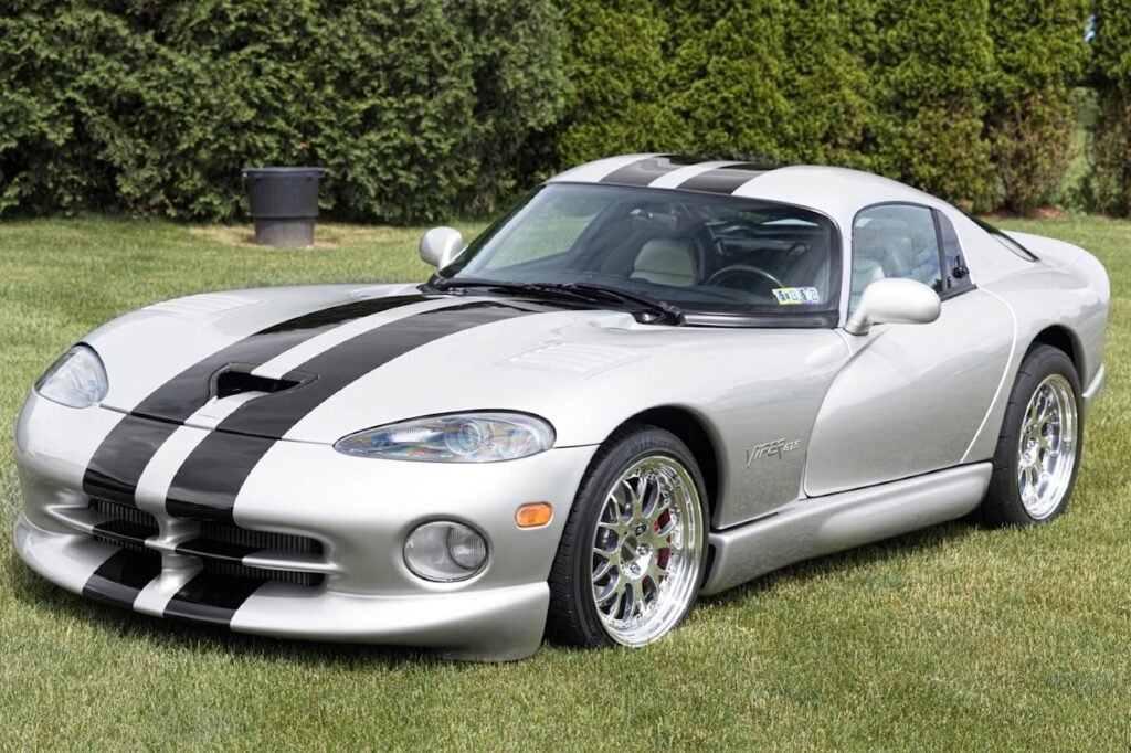 this-dodge-viper-is-hiding-a-900-horsepower-secret