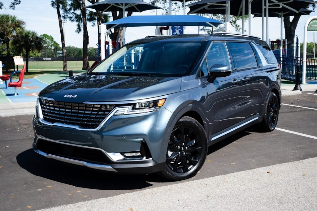 2023-kia-carnival-remains-a-bargain-despite-price-hike