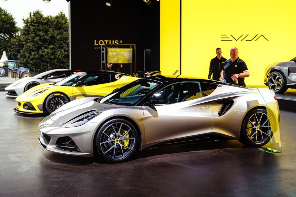 lotus-showcases-the-ultimate-enthusiast’s-3-car-garage