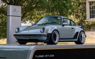 singer-drops-the-mic-with-three-epic-restomods-at-goodwood