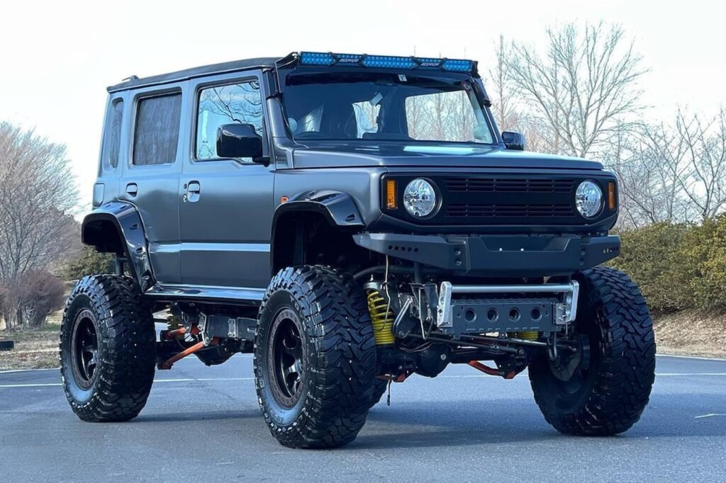 this-suzuki-jimny-mini-monster-truck-was-built-by-students