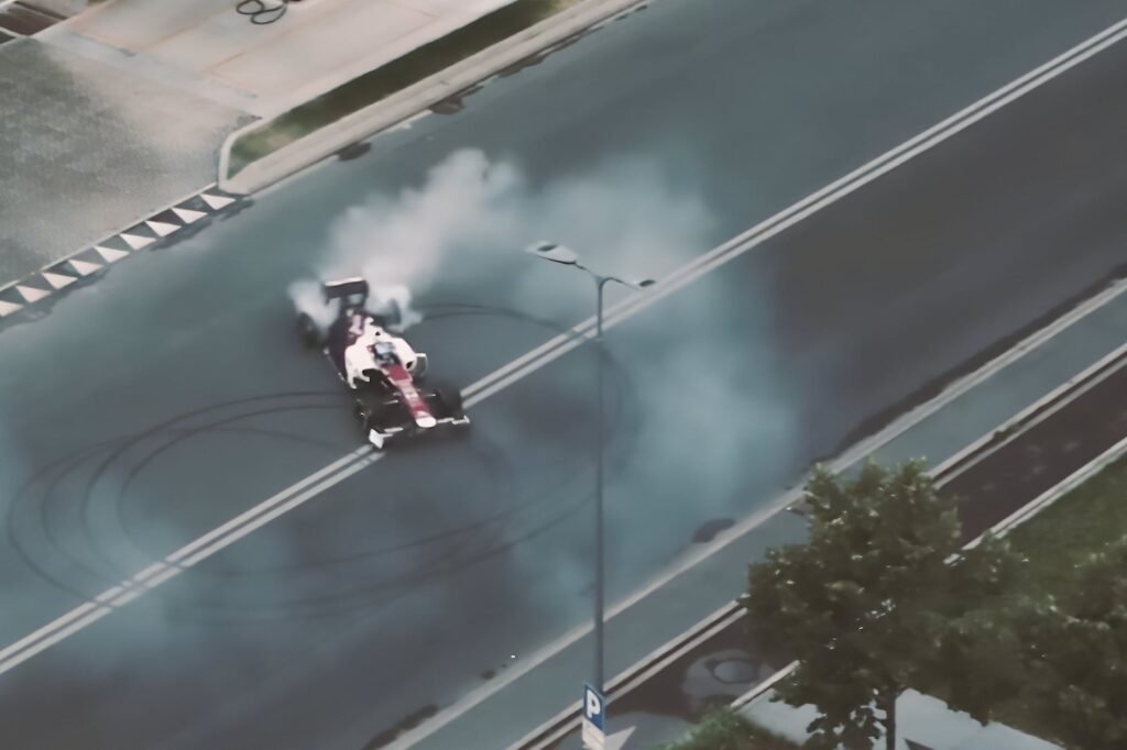 watch:-valtteri-bottas-drifting-alfa-romeo-f1-in-the-streets-of-milan-at-5:30-am