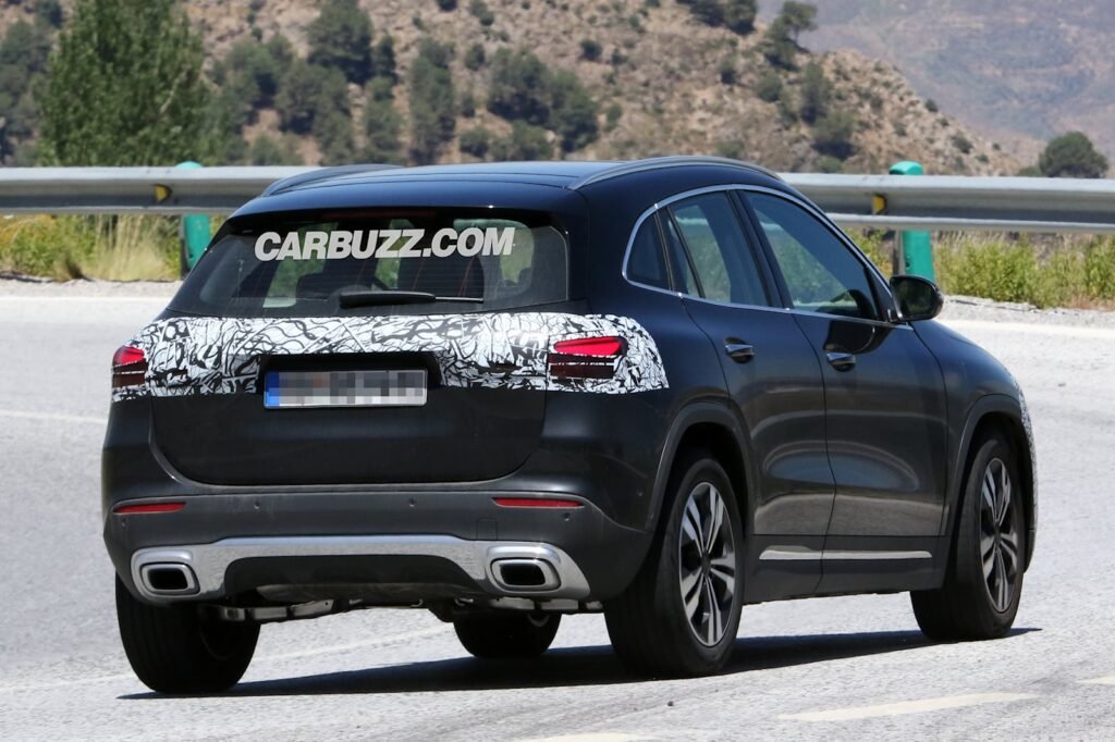 2023-mercedes-benz-gla-gears-up-for-bmw-x1-fight