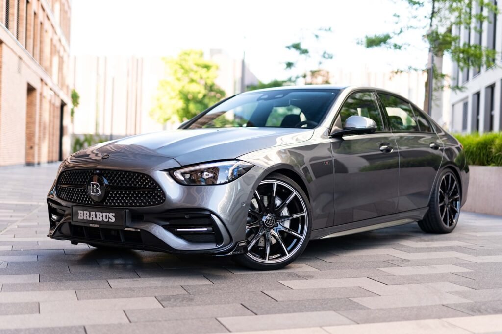 brabus-makes-the-mercedes-benz-c-class-more-aggressive