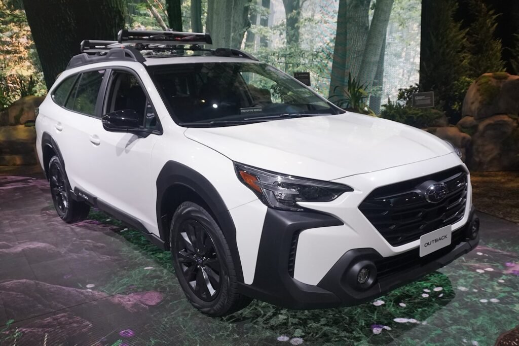 subaru-keeps-pricing-low-for-2023-legacy-and-outback