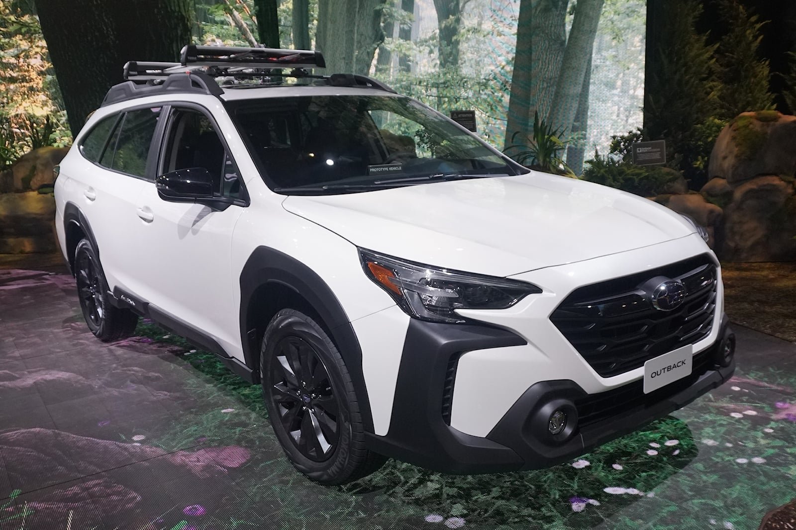 subaru-keeps-pricing-low-for-2023-legacy-and-outback