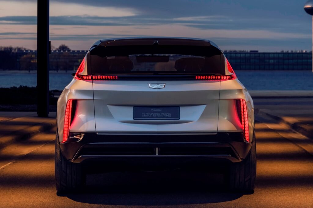 cadillac-lyriq-buyers-offered-big-discount-if-they-agree-to-be-tracked