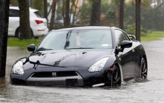 new-underwater-safety-tests-will-make-sure-flooded-cars-can-be-easily-escaped-from