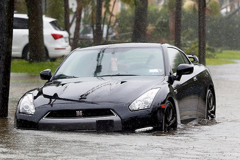 new-underwater-safety-tests-will-make-sure-flooded-cars-can-be-easily-escaped-from
