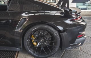 new-porsche-911-gt3-rs-coming-with-bespoke-pirelli-tires