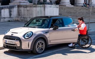 this-advanced-mini-cooper-electric-can-be-driven-by-people-with-disabilities