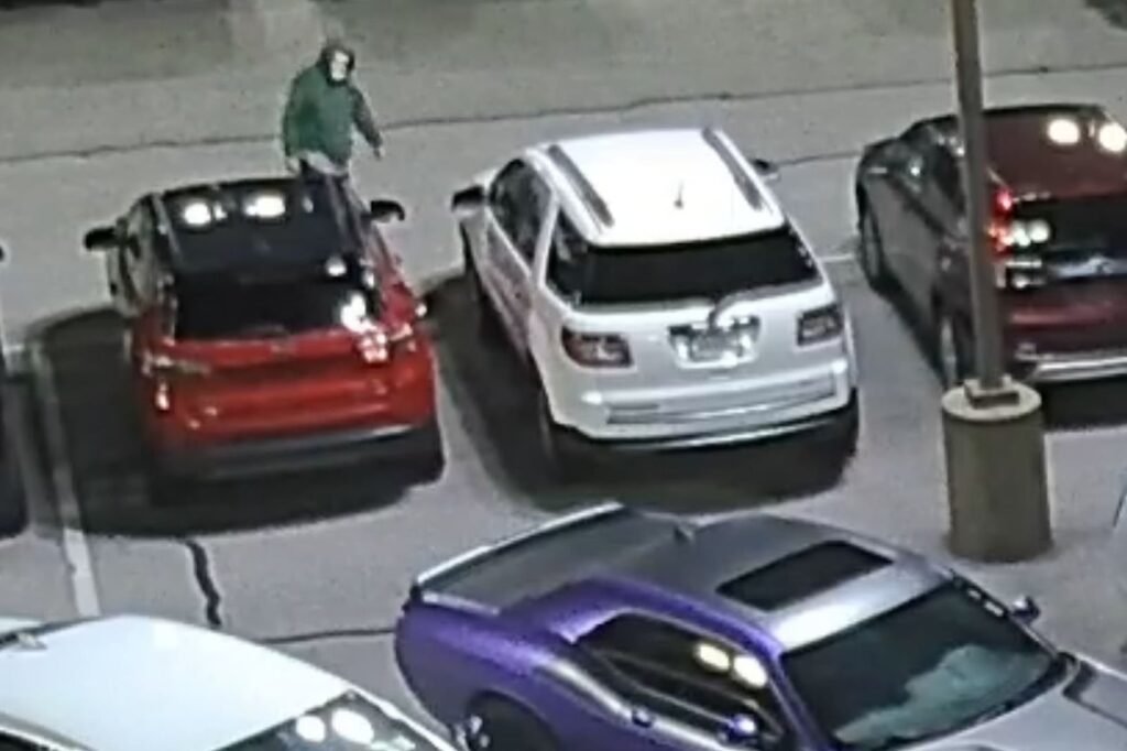 angry-old-customer-torches-car-dealership-after-being-sold-a-faulty-jeep-almost-40-years-ago