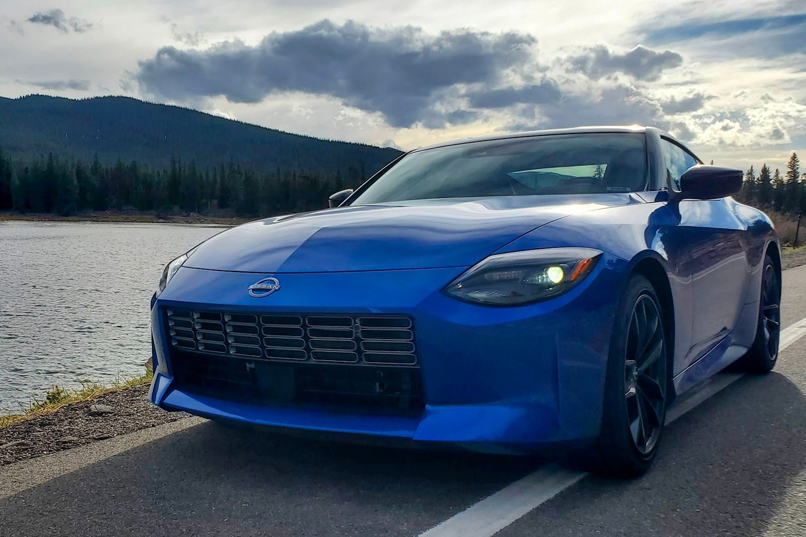 not-even-a-snow-storm-stops-the-nissan-z-from-being-fun