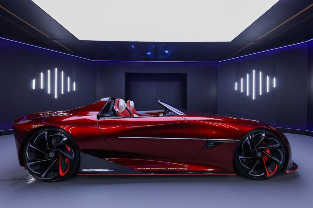 new-mg-cyberster-electric-roadster-coming-with-yoke-steering-wheel
