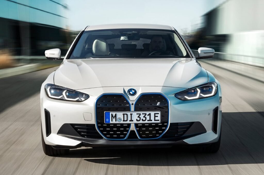 bmw-to-showcase-first-neue-klasse-models-in