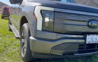 watch-a-rivian-r1t-embarrass-ford-f-150-lightning-in-tug-of-war