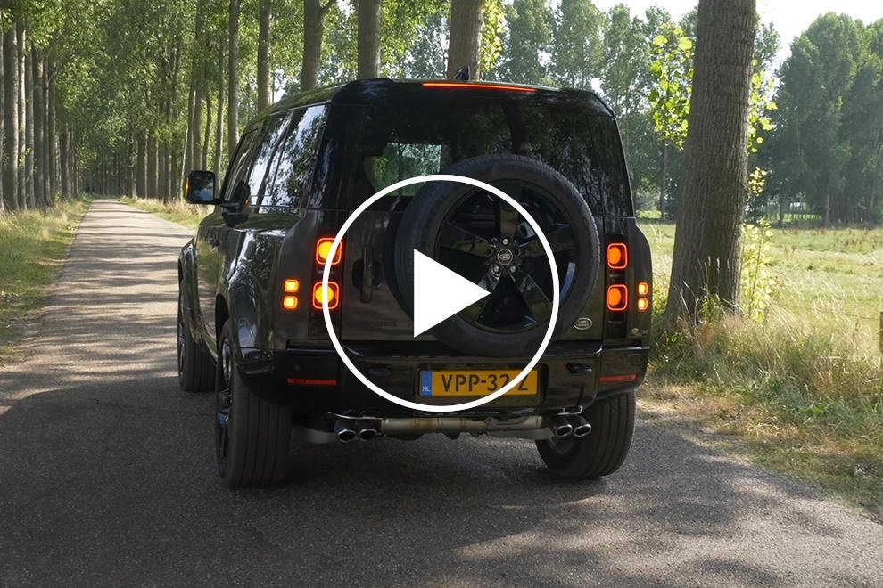 watch-the-land-rover-defender-v8-hit-over-150-mph