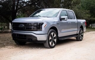 ford-gives-f-150-lightning-owners-a-few-“tanks”-of-electricity