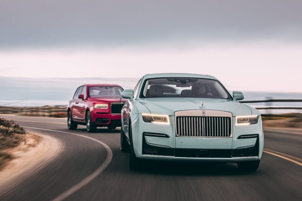 rolls-royce-shows-up-to-pebble-beach-with-some-funky-colors