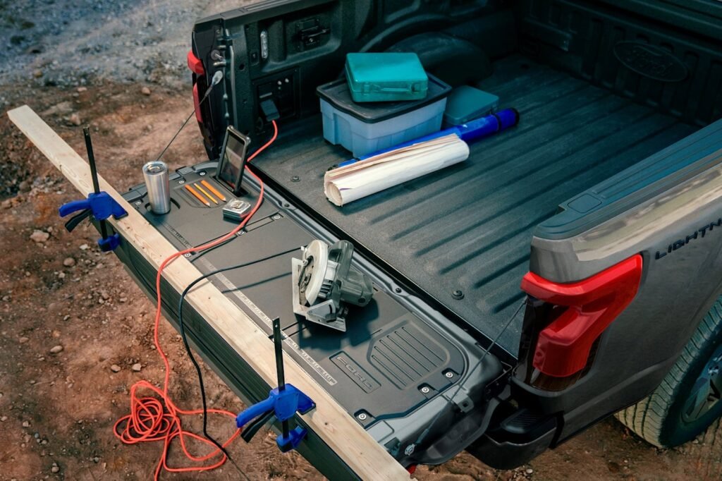ford-develops-clever-truck-bed-storage-solution