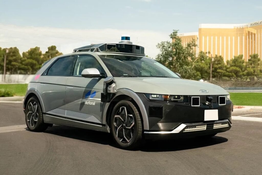 hyundai’s-self-driving-ioniq-5-is-ready-to-take-you-on-a-tour-of-sin-city