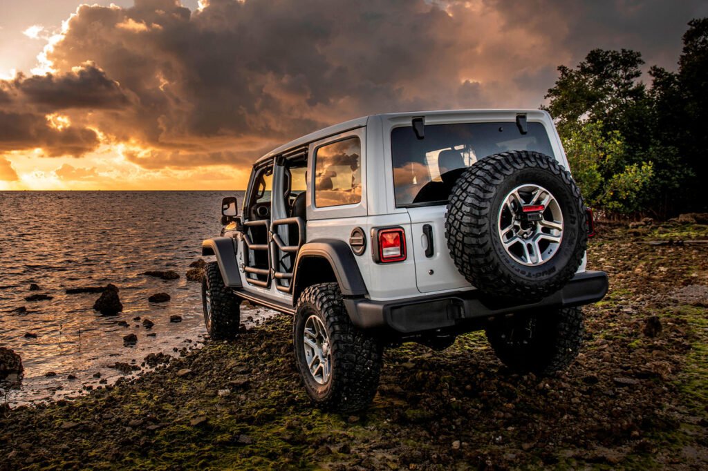 jeep-to-target-ford-bronco-with-new-high-tide-edition?