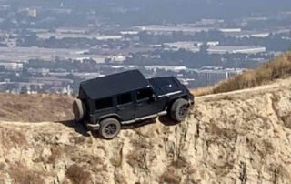 this-jeep-wrangler-got-stuck-at-the-top-of-a-ridge-(but-has-now-been-rescued)